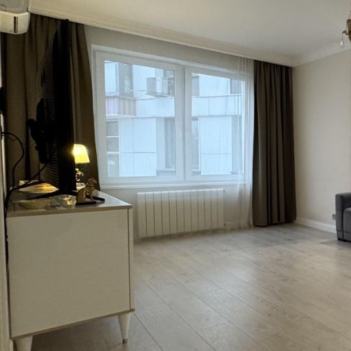 3-комн квартира бульвар Академика Ландау, 1