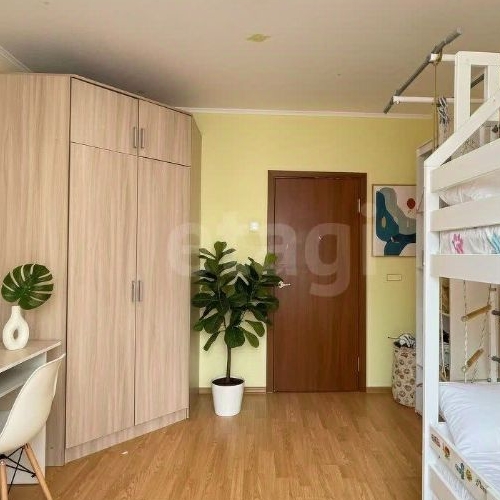 3-комн квартира улица Авиаконструктора Петлякова, 31