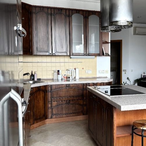 4-комн квартира улица Маршала Бирюзова, 31