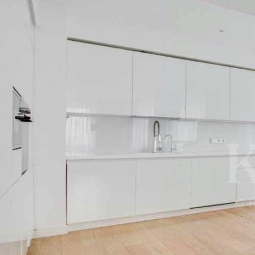 3-комн квартира улица Машкова, 13С1