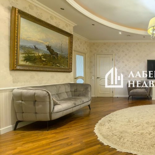 5-комн квартира улица Маршала Соколовского, 5