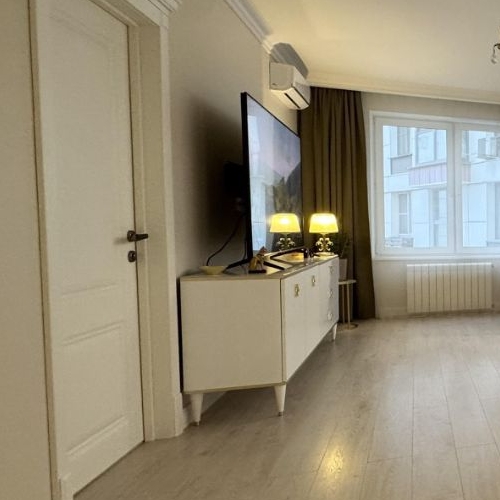 3-комн квартира бульвар Академика Ландау, 1