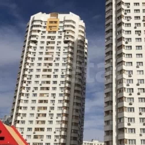 2-комн квартира улица Твардовского, 2к4