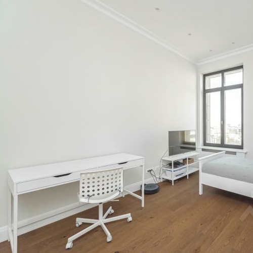 3-комн квартира улица Орджоникидзе, 1