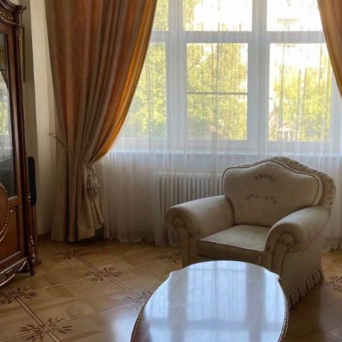 3-комн квартира улица Крупской, 1