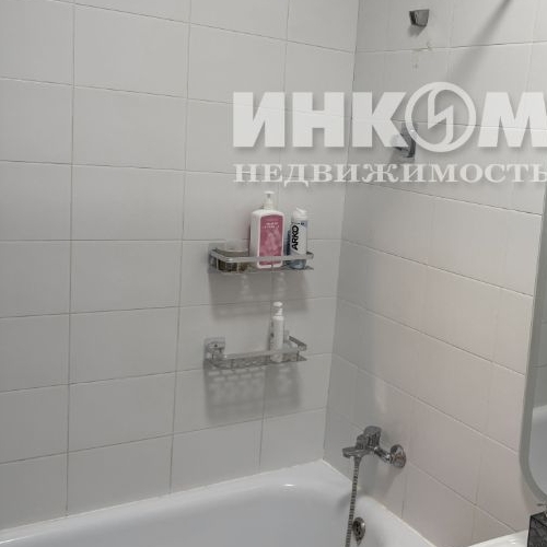 2-комн квартира улица Летчика Ульянина, 3А