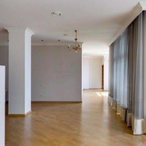 5-комн квартира улица Маршала Соколовского, 1