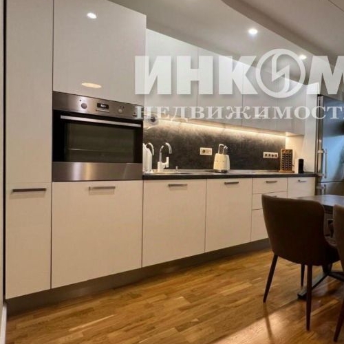 3-комн квартира улица Летчика Ульянина, 2