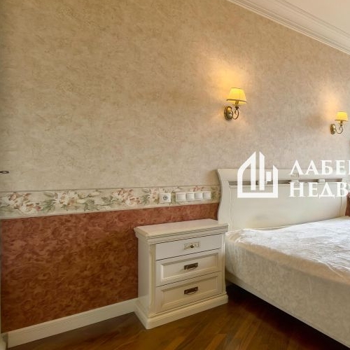 5-комн квартира улица Маршала Соколовского, 5