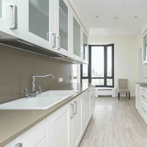 3-комн квартира улица Орджоникидзе, 1