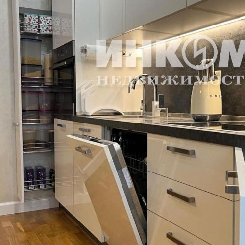 3-комн квартира улица Летчика Ульянина, 2