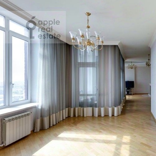 6-комн квартира улица Маршала Соколовского, 1