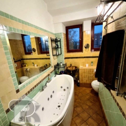 4-комн квартира Городская улица, 5