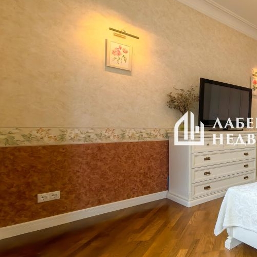 5-комн квартира улица Маршала Соколовского, 5