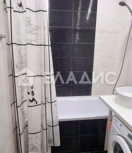 2-комн квартира улица Летчика Ульянина, 7