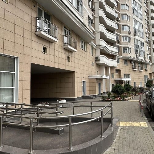 3-комн квартира улица Академика Виноградова, 1