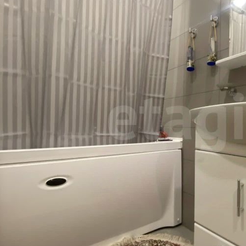 2-комн квартира Имени В.Н. Махалина мкр, 40