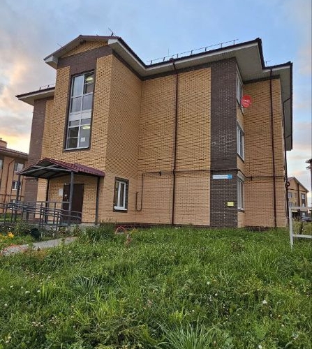 3-комн квартира улица Генерала Донскова, 21к5