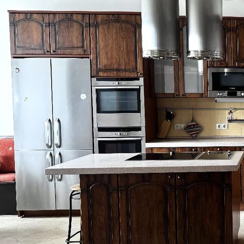 4-комн квартира улица Маршала Бирюзова, 31