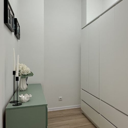 4-комн квартира улица Поляны, 5Ак2