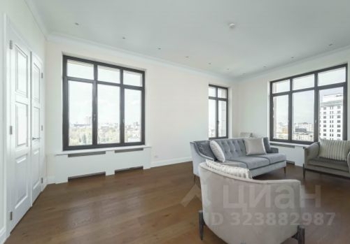 3-комн квартира улица Орджоникидзе, 1